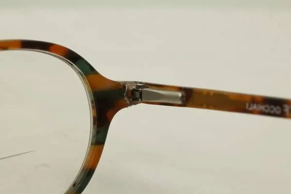 Vintage Eyeglasses right Temple broken